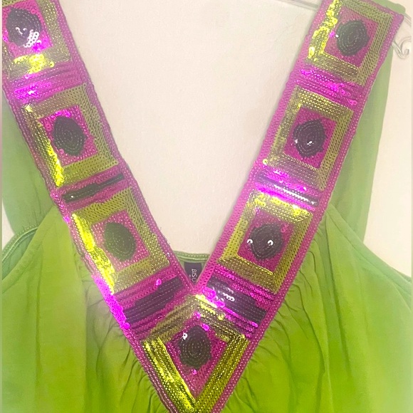 Green Graphics Sequins Top - by Flying Tomato Size XL - Picture 9 of 15